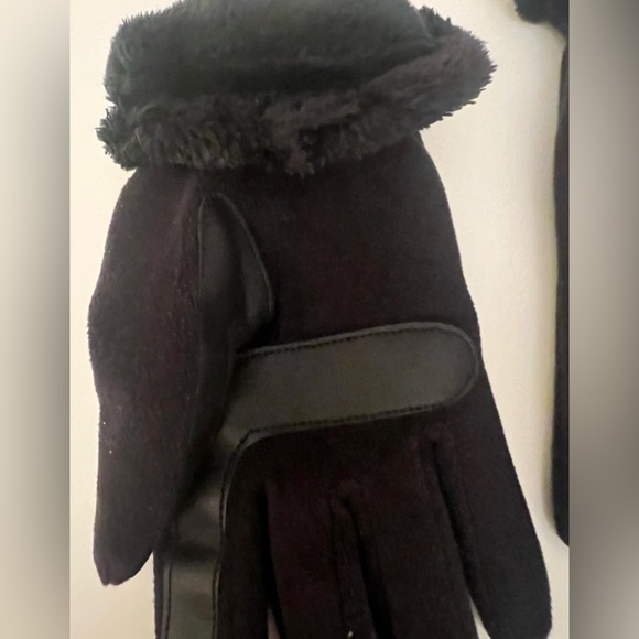 ISOTONER WOMEN’S STRETCH FLEECE GLOVES W/MICROLUXE LINING  SIZE SMALL. BLACK - Picture 5 of 11